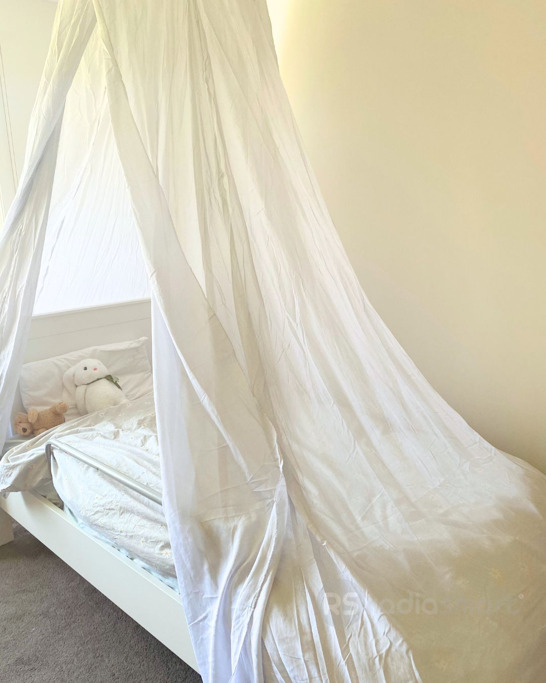 Stay cozy and protected with the Radia Smart® EMF Protection Bed Canopy Circle (Small). Designed to shield against electromagnetic fields (EMF), this silver-lined canopy offers Faraday cage-level protection. Ideal for fertility health and sensitive sleepers, it helps reduce exposure to Wi-Fi, cell towers, and other wireless radiation sources. The breathable, elegant design promotes restful sleep while safeguarding your health in style.