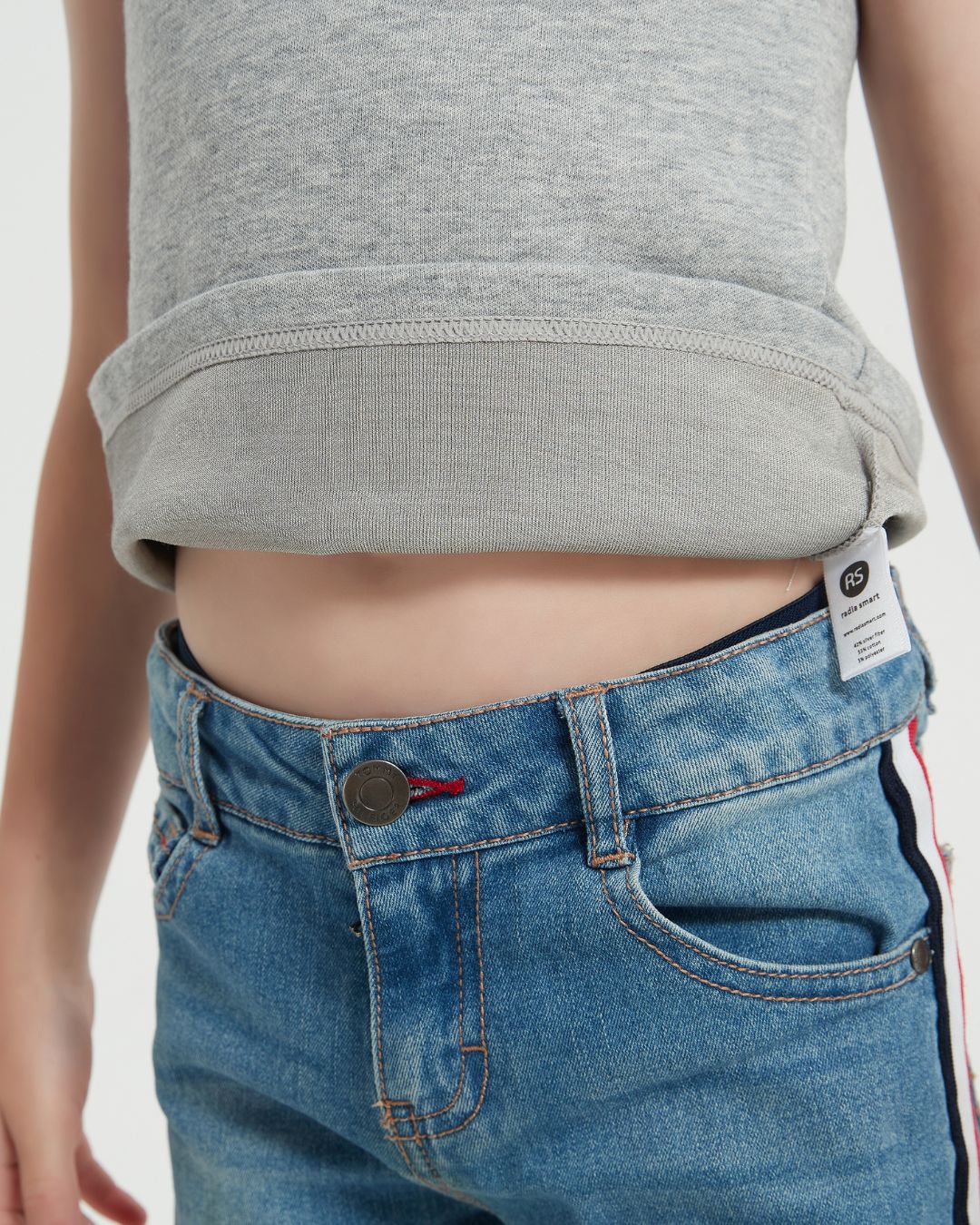 Embrace wellness with the Radia Smart® Singlet Tank Top for children, made from soft cotton and lined with Faraday shielding fabric to block EMF, RF, and 5G radiation. This unisex tank offers comfort and protection, supporting growing bodies by reducing exposure to harmful wireless signals. Ideal for daily wear, it combines breathable fabric with advanced anti-radiation technology to help protect your child’s health in a connected world.