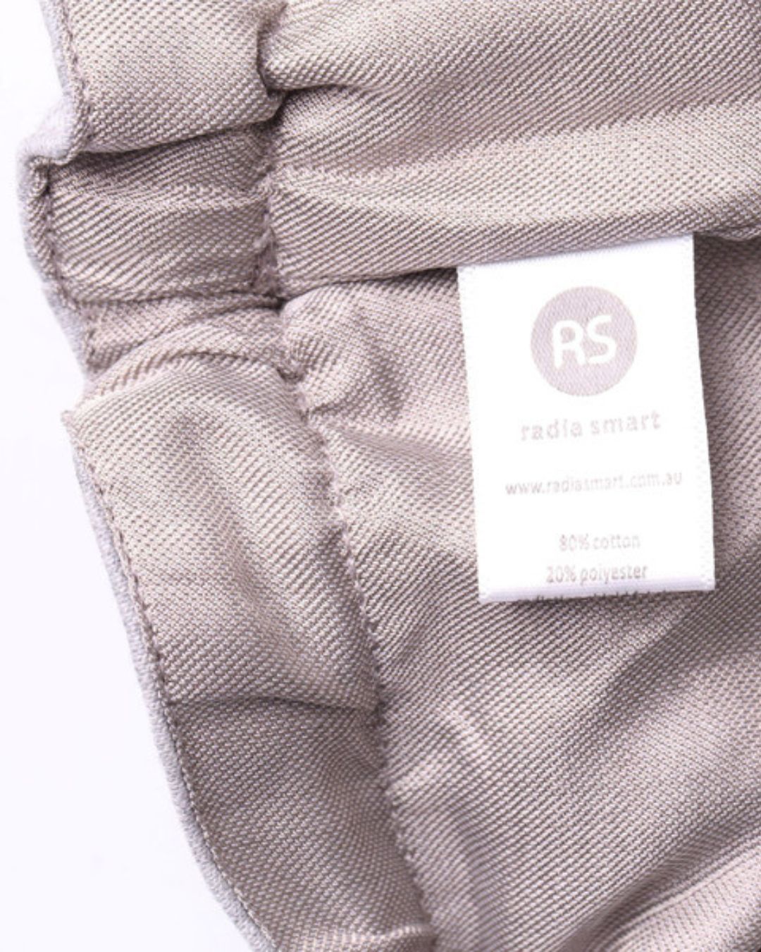 Stay cozy and protected with the Radia Smart® BUNDLE DEAL EMF Protection Poncho and Hood in Grey. Silver-lined with Faraday shielding, this set blocks EMF, RF, and 5G radiation to support fertility and overall wellness. Made with soft, breathable fabric, it offers comfort and stylish coverage for daily wear. Ideal for those seeking added protection from wireless exposure while maintaining warmth and peace of mind. A smart, health-conscious choice for modern living.