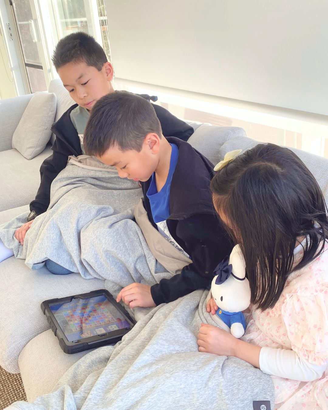 Stay cozy and protected with the Radia Smart® Poncho Blanket (Grey), featuring silver-lined Faraday fabric for powerful EMF, RF, and 5G radiation shielding. Designed for comfort and wellness, it helps reduce wireless exposure while supporting overall health. Soft, breathable, and stylish, this poncho blanket is perfect for home, travel, or relaxation. Enjoy peace of mind and warmth with this smart, anti-radiation protective layer.